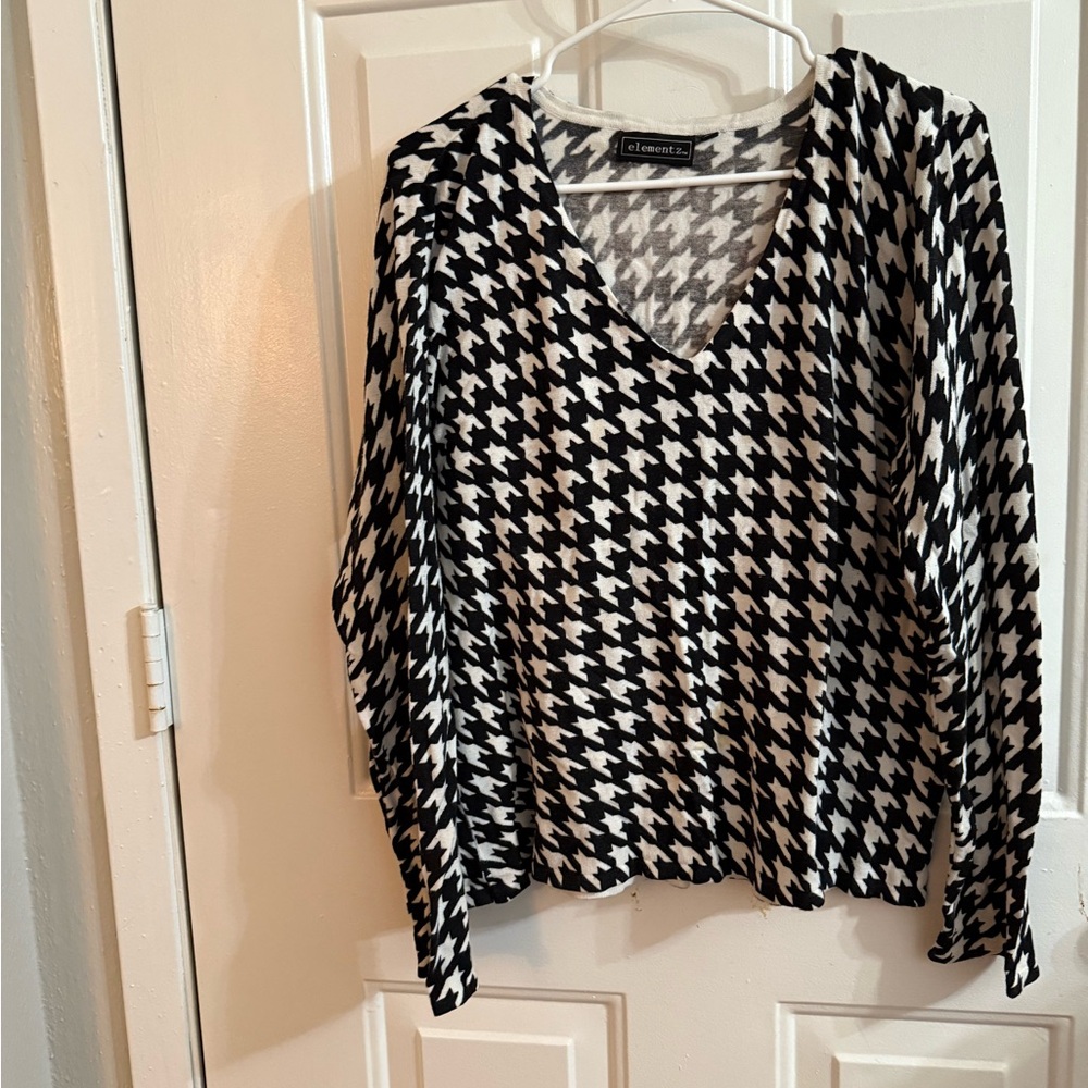 Elementz Black and White Houndstooth V-Neck Sweater